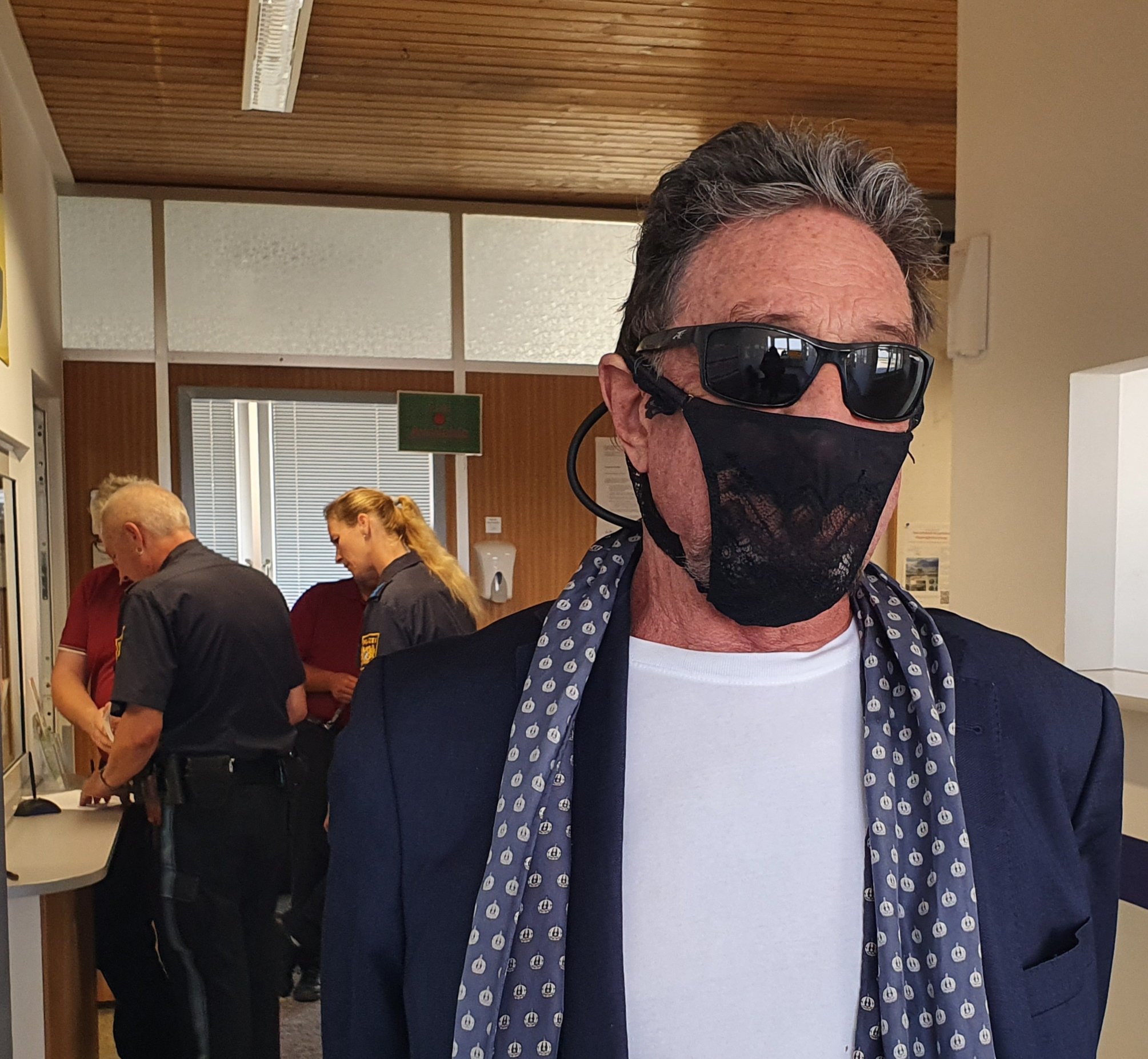 マカフィー創業者、マスクがわりに下着をつけ逮捕（2020）