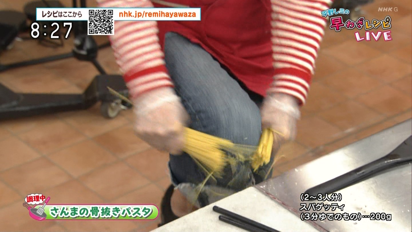 #平野レミ 料理番組でパスタをヒザで折る暴挙
