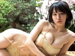 吉岡里帆、女優で売れず巨乳グラビア復活