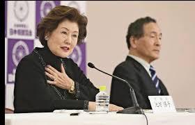 貴乃花親方の理事解任騒動、池坊保子議長のセミヌードが発掘される