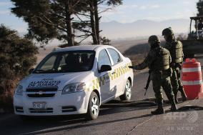 メキシコ麻薬戦争激化・ボンネットに5人の晒し首
