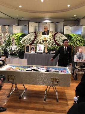 団野村、義父野村克也氏の遺体画像をTwitterで公開