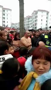 不倫カップルが裸で縛り付けられる動画が拡散