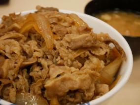 すき家の牛丼を並盛の値段で特盛にする方法