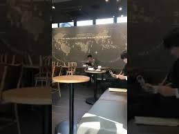 スタバでAVを爆音で見る男性が晒される