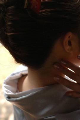 うなじフェチが群がる記事がこちらです　【40枚】