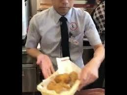 KFCでWifiがつながらないと店員を恫喝、チキンを強奪