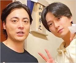 山田孝之と新田真剣佑の隠し子コンビが沖縄旅行発覚し炎上