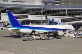 羽田空港の格納庫に入って間近で飛行機を見られるイベント