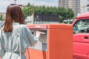 「普通郵便じゃ遅い、でも速達は高い」問題を解決する発送方法