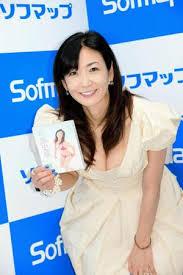 ソフマップ最高齢51歳中島史恵のグラビアが話題