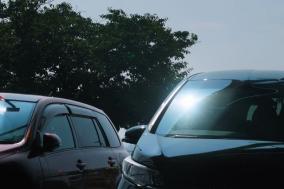 炎天下で灼熱になった車内を冷やす方法を実際に試してみた