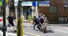 白昼の刃物男を捕獲するクロネコヤマト配達員が勇敢すぎると話題