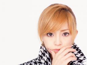 浜崎あゆみ、見た目だけでなく歌声も別人化（動画）