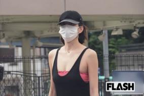 米倉涼子のセクシーすぎる墓参り姿が話題
