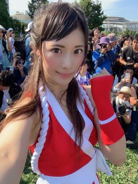 コミケ・エロコスプレイヤー天津いちは股間からはみ出す白昼事故