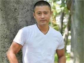 山口達也の現在とわいせつスカートが話題