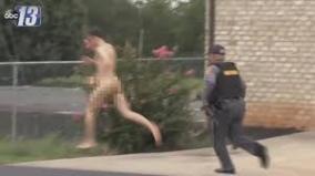 米・3人射殺犯が全裸で逃走する動画が話題