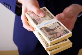 クリニック 投資のための資金を金利が低いところで借りたい