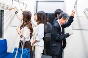 女だらけの満員電車に乗り込む方法