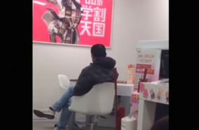 auショップで叫ぶクレーマーが話題