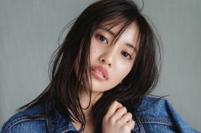 佐野ひなこ、色彩調整したモロ出し画像が話題