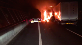 伊勢湾岸自動車道玉突き事故、炎の中に人がいると話題（動画）