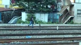 チカン盗撮男が新宿駅線路に逃走、全電車運転停止（動画）