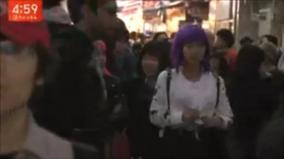 常連映り込み例のピンク帽女性がハロウィン中継にも映り込み