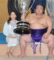 貴景勝の母・純子さんが美人すぎると話題