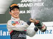 小林可夢偉 F1日本GPで初の表彰台にあびる優が歓喜