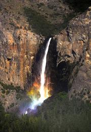 カガチの冒険日誌 2013/10/12(土) 16時11分 【こんなの初めて見た】落差200mの絶壁「奇跡の虹が現れる滝」が凄すぎてなんか出てきそう