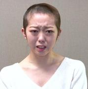 AKB48峯岸みなみが坊主で謝罪、研究生に降格処分決定