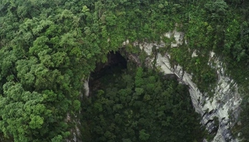 激裏ヘッドラインニュース 2015/03/17(火) 17時35分 【動画】世界最大の洞窟をドローンが探検！！美しすぎるベトナムのソンドン洞