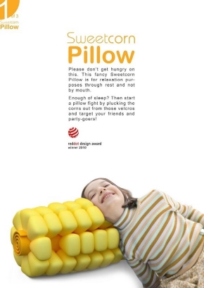 激裏ヘッドラインニュース 2015/04/14(火) 16時33分 もう食べられないよ......むにゃむにゃ......　コーンに包まれて眠りにつけるトウモロコシ型枕が気持ちよさそう