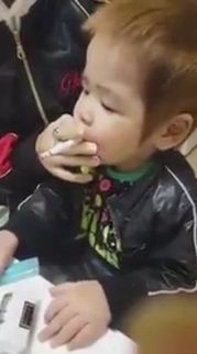 馬鹿親が3歳児にタバコを吸わせる動画を公開し炎上