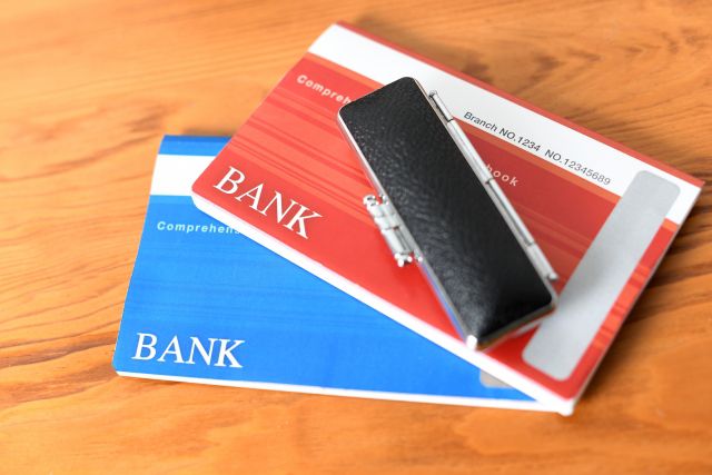 2冊の通帳と印鑑