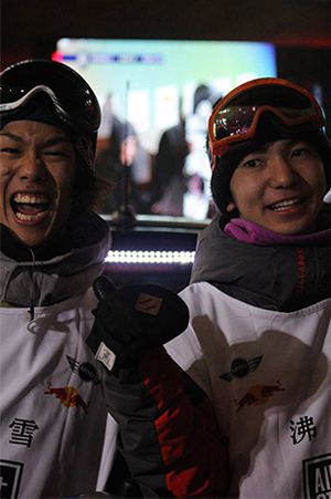 スノーボート選手の角野友基と稲村奎汰