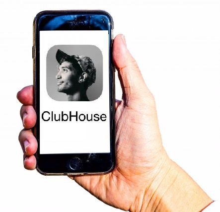 Androidスマホ画面に映るClubhousアプリ