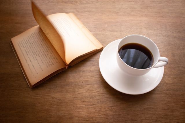 コーヒーと古い本