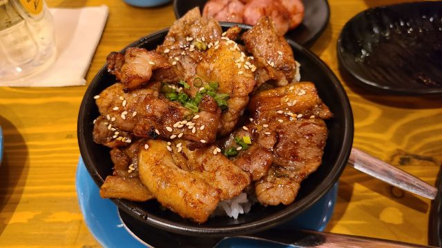 山盛りのチャーシュー丼