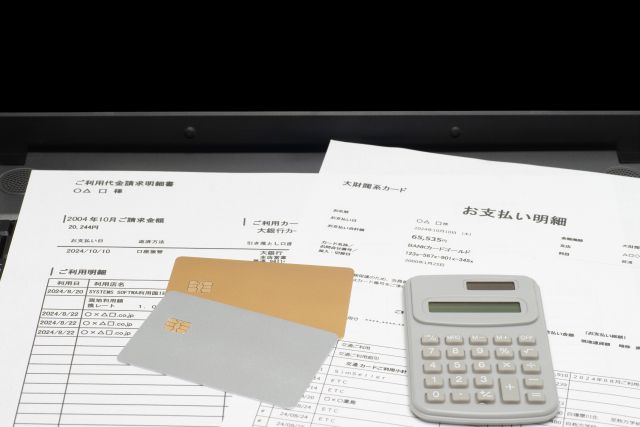 クレジットカードの利用明細と電卓
