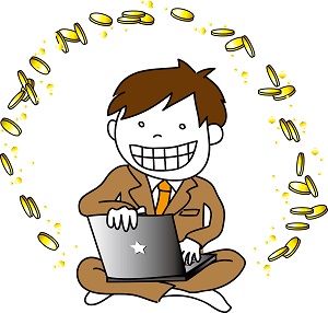 あぐらでパソコンをする人とその周りにあるコイン