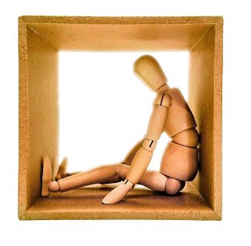 箱の中に入っている人形