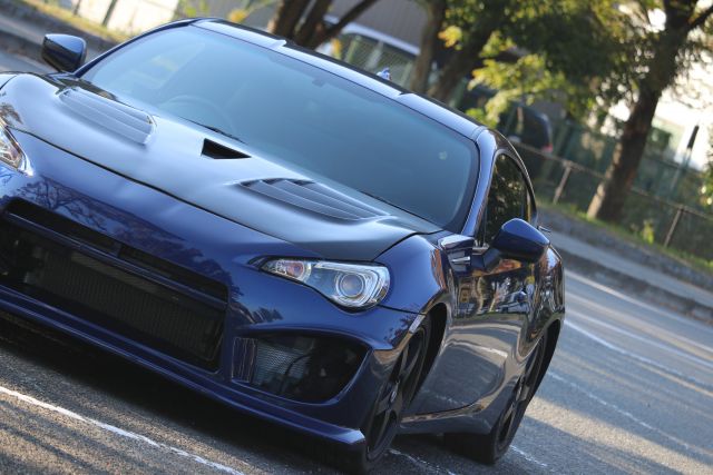 黒い国産スポーツカー