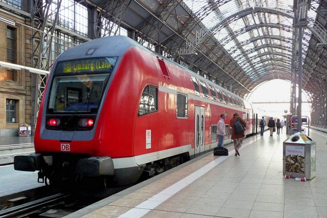 ドイツ鉄道の赤い電車