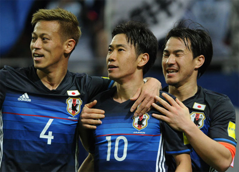 サッカー日本代表選手3人
