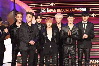 最優秀新人賞を獲得した韓国人グループiKON