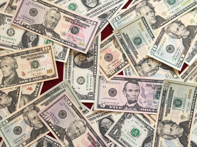 大量のドル紙幣