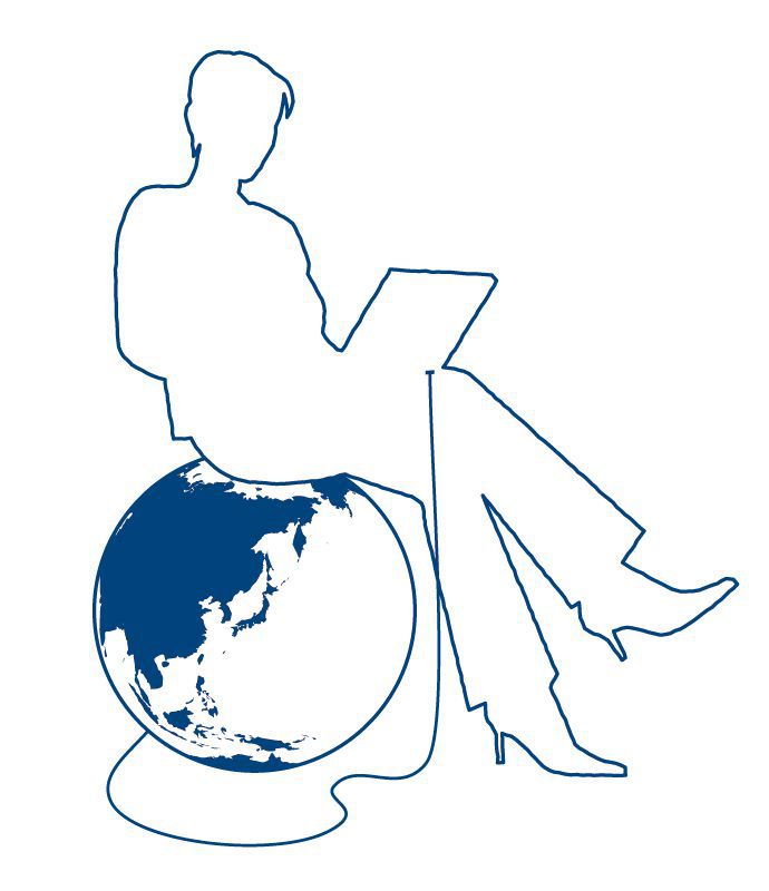 地球儀の上に座っている男性